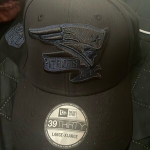New England Patriots 39thirty hat. NWT. Size large-x-large.